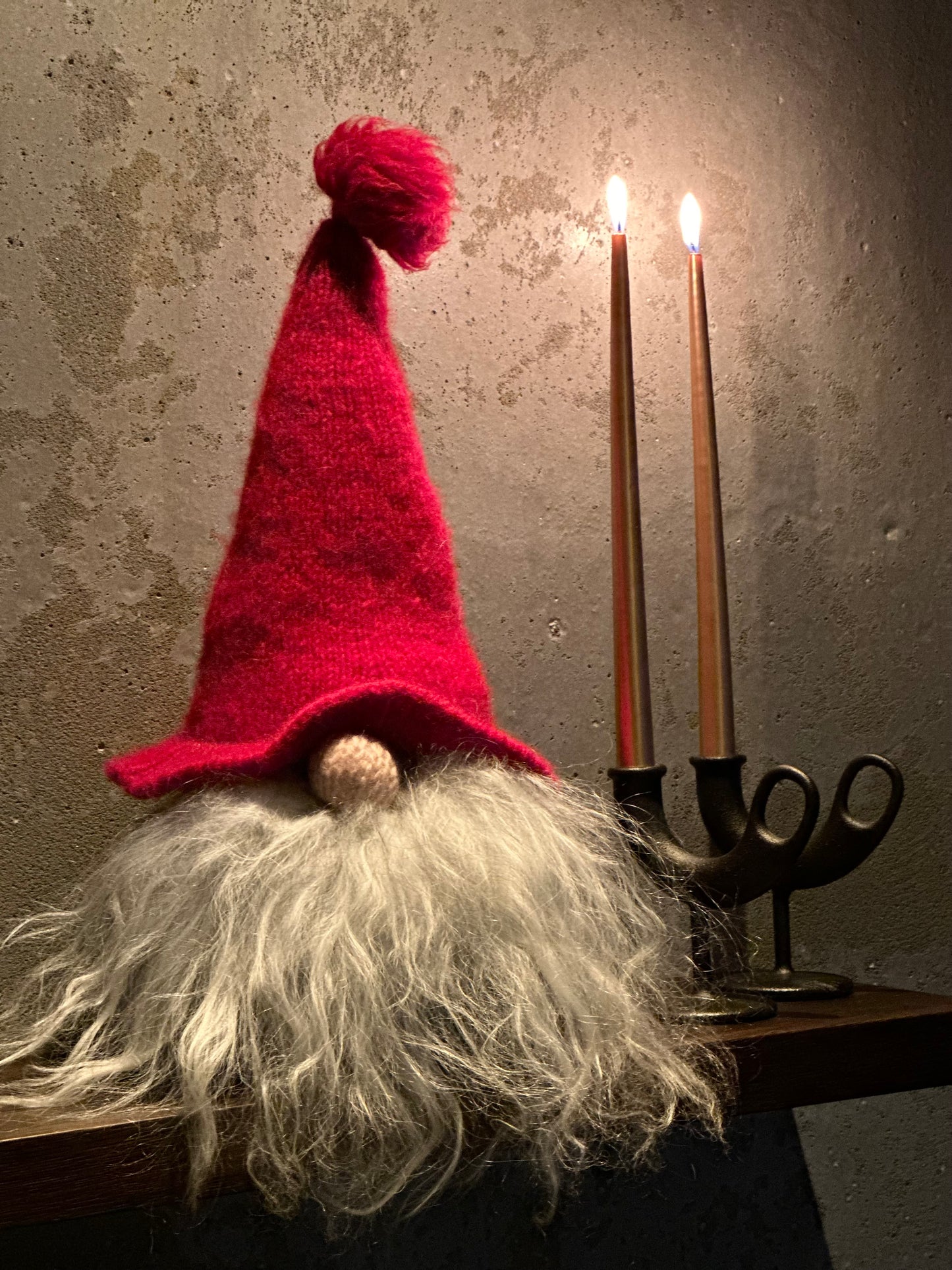 Håndstrikket vin-nisse.