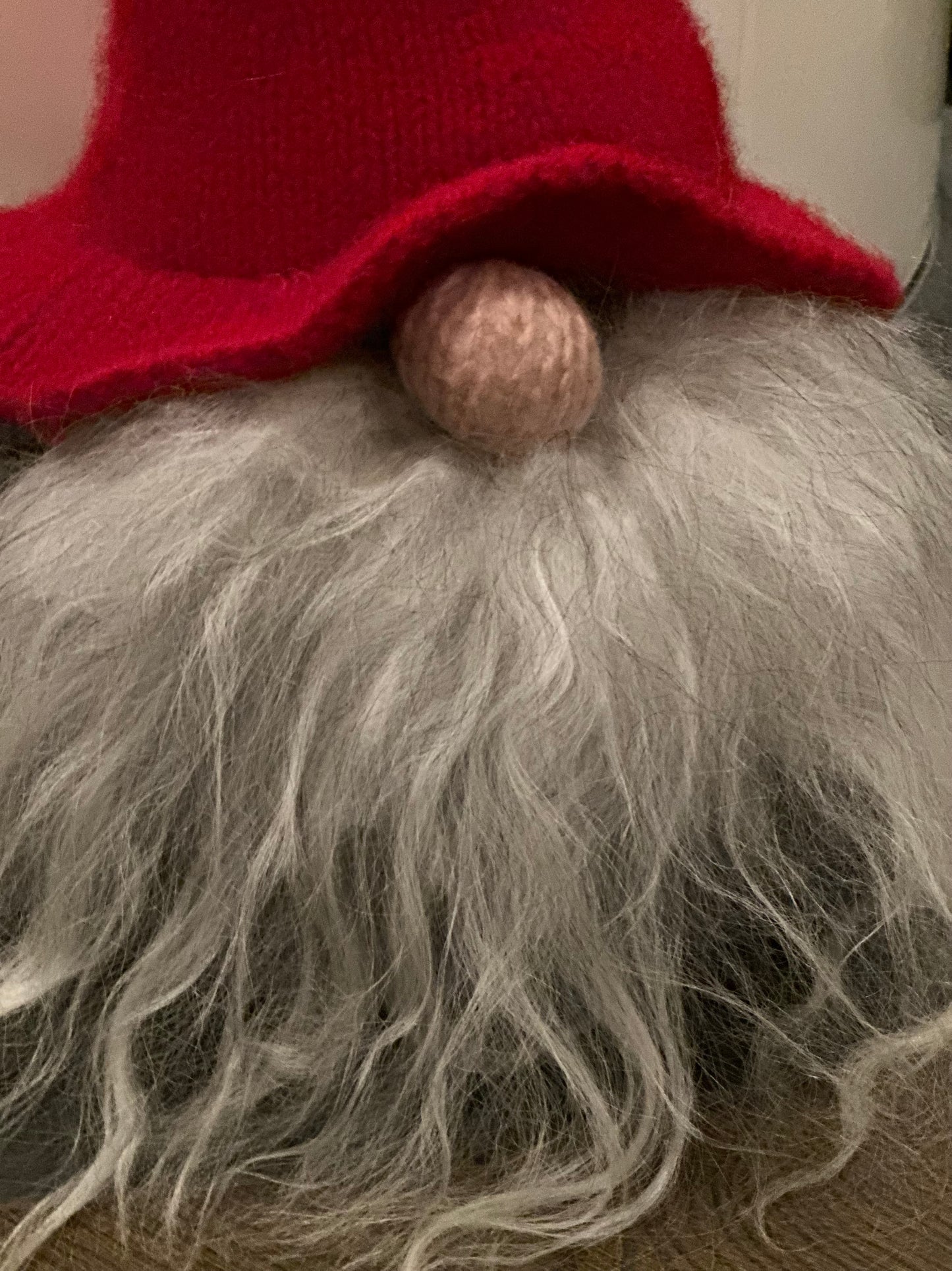 Håndstrikket vin-nisse.