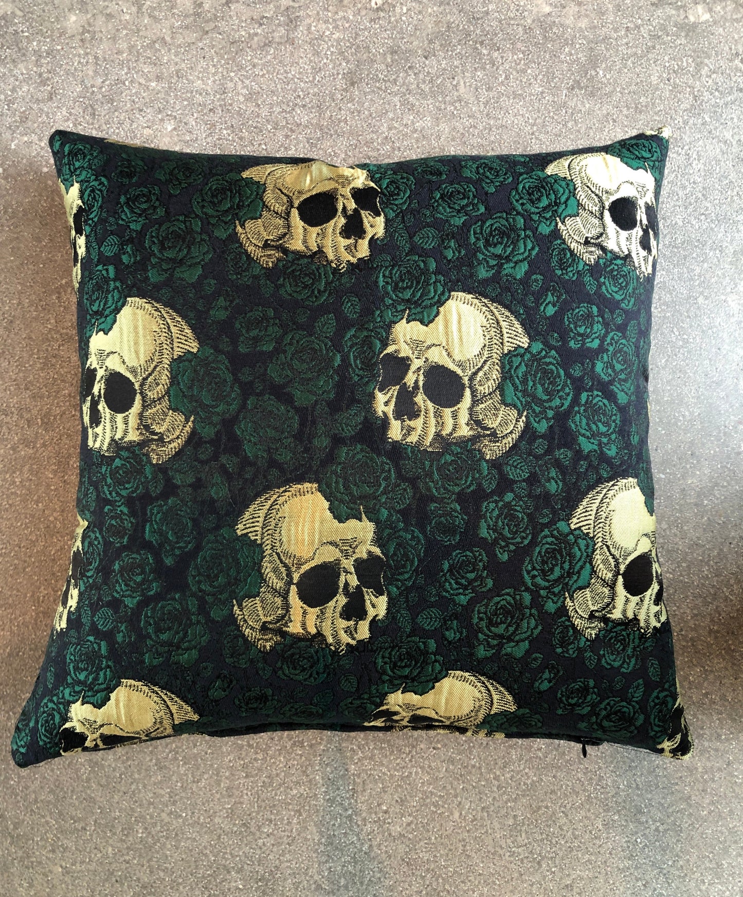 Pute i Green Skull & Roses Jacquard stoff